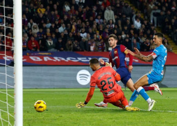 FC BARCELONA SUPERA AL ALMERÍA CON DIFICULTADES EN UN PARTIDO DE ALTIBAJOS (3-2)