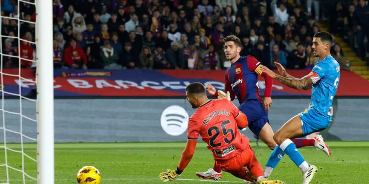 FC BARCELONA SUPERA AL ALMERÍA CON DIFICULTADES EN UN PARTIDO DE ALTIBAJOS (3-2) 1 FC BARCELONA SUPERA AL ALMERÍA CON DIFICULTADES EN UN PARTIDO DE ALTIBAJOS (3-2)