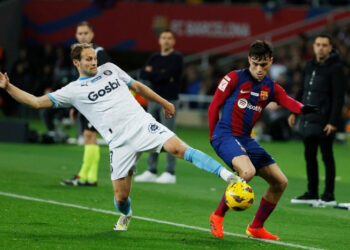 FC BARCELONA SUPERA AL ALMERÍA CON DIFICULTADES EN UN PARTIDO DE ALTIBAJOS (3-2)