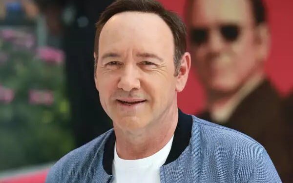 KEVIN SPACEY SE DEFIENDE Y CRITICA A NETFLIX EN UNA INUSUAL APARICIÓN 1 SILVIA PINAL HOSPITALIZADA: DECLARACIONES CONTRADICTORIAS DESATAN CONTROVERSIA EN REDES SOCIALES