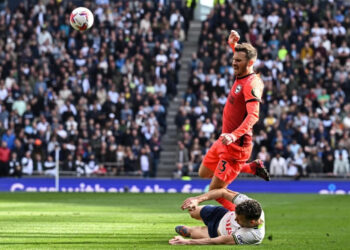 BRIGHTON AND HOVE SE ADELANTA EN EL MARCADOR FRENTE A TOTTENHAM EN LA PREMIER LEAGUE