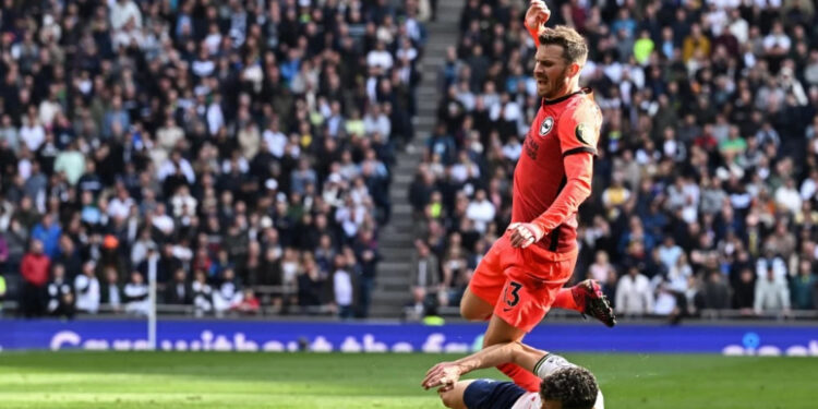 BRIGHTON AND HOVE SE ADELANTA EN EL MARCADOR FRENTE A TOTTENHAM EN LA PREMIER LEAGUE 1 BRIGHTON AND HOVE SE ADELANTA EN EL MARCADOR FRENTE A TOTTENHAM EN LA PREMIER LEAGUE
