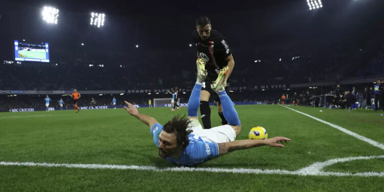 EMPATE SIN GOLES EN NAPOLI Y VICTORIA TARDÍA PARA FIORENTINA EN LA SERIE A 1 EMPATE SIN GOLES EN NAPOLI Y VICTORIA TARDÍA PARA FIORENTINA EN LA SERIE A