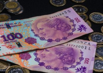 IMPACTANTE DEVALUACIÓN: EL PESO ARGENTINO CIERRA EL AÑO COMO LA SEGUNDA MONEDA MÁS DEVALUADA DEL MUNDO, REGISTRANDO UN DESPLOME DEL 77,89%.