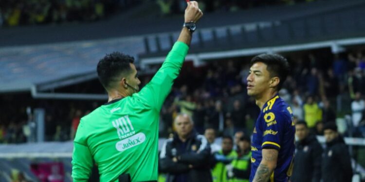 EXPULSIÓN DRAMÁTICA: RAYMUNDO FULGENCIO, PROTAGONISTA DE UN MANOTAZO QUE SACUDE LA FINAL DEL APERTURA 2023 1 EXPULSIÓN DRAMÁTICA: RAYMUNDO FULGENCIO, PROTAGONISTA DE UN MANOTAZO QUE SACUDE LA FINAL DEL APERTURA 2023