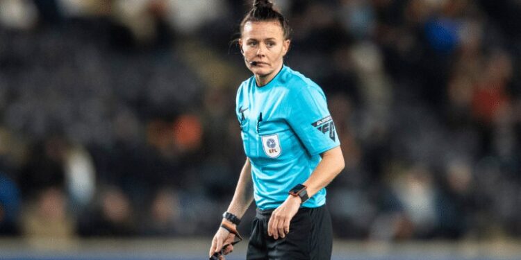 REBECCA WELCH HACE HISTORIA: LA PRIMERA MUJER ÁRBITRO EN UN PARTIDO DE LA PREMIER LEAGUE