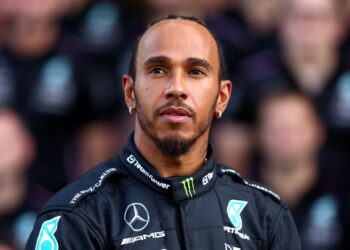 LEWIS HAMILTON EXPONE SU AGOTAMIENTO EMOCIONAL: “NO ESTOY QUEMADO, PERO ESTOY AGOTADO”