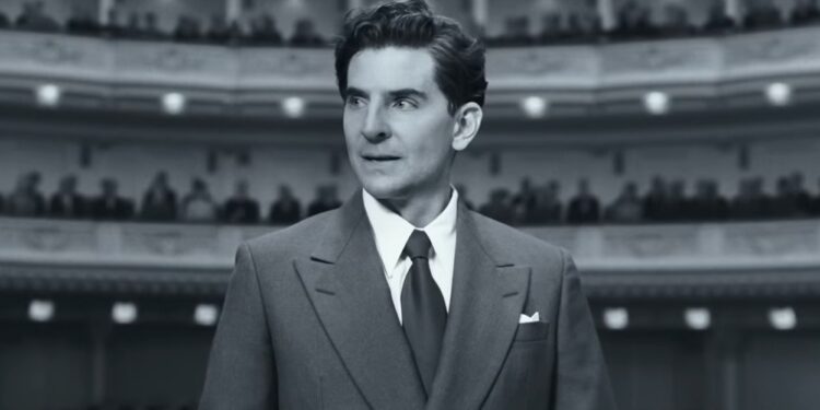 LEONARD BERNSTEIN EN TODA SU GLORIA: BRADLEY COOPER Y CAREY MULLIGAN DESLUMBRAN CON UN ROMANCE ÉPICO EN "MAESTRO" 1 LEONARD BERNSTEIN EN TODA SU GLORIA: BRADLEY COOPER Y CAREY MULLIGAN DESLUMBRAN CON UN ROMANCE ÉPICO EN “MAESTRO”