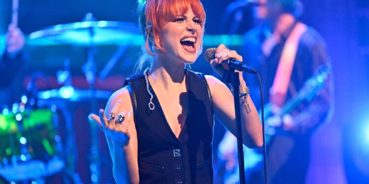 PARAMORE EN LAS SOMBRAS: EL MISTERIOSO GIRO QUE DEJA A LOS FANÁTICOS EN SUSPENSO 1 PARAMORE EN LAS SOMBRAS: EL MISTERIOSO GIRO QUE DEJA A LOS FANÁTICOS EN SUSPENSO