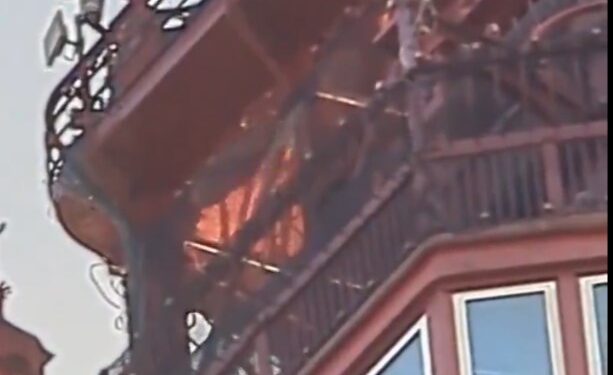 ¡INCENDIO DEVASTADOR EN LA TORRE DE BLACKPOOL! | IMPONENTE MONUMENTO EN LLAMAS 1 ¡INCENDIO DEVASTADOR EN LA TORRE DE BLACKPOOL! | IMPONENTE MONUMENTO EN LLAMAS