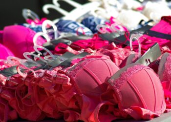 LOS SECRETOS DE LOS COLORES DE LA ROPA INTERIOR PARA ATRAER ÉXITO EN EL 2024