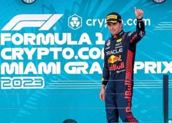 ¡CHECO PÉREZ, DECIMO EN LA JERARQUÍA DEL PODIO SEGÚN SUS COLEGAS EN LA F1 DEL 2023!