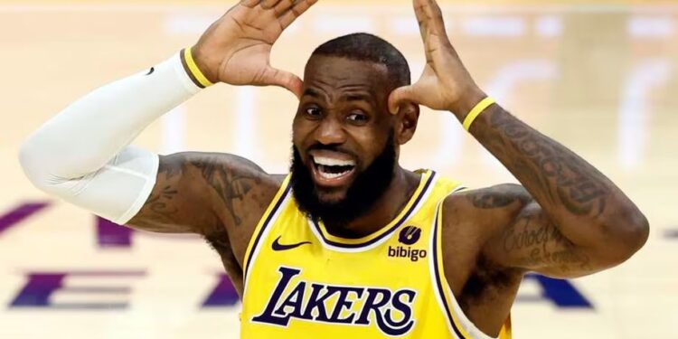 LEBRON JAMES BRILLA EN LA CANCHA A POCOS DÍAS DE CUMPLIR 39 AÑOS: LAKERS DOMINAN A LOS HORNETS