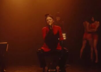 MON LAFERTE DESLUMBRA CON UN MAGISTRAL HOMENAJE A CECILIA EN LOS PREMIOS MUSA SPRITE 2023