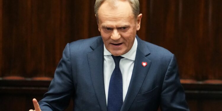 EL PRIMER MINISTRO POLACO, DONALD TUSK, EMITE UN LLAMADO ENÉRGICO PARA MOVILIZAR A OCCIDENTE EN APOYO A UCRANIA