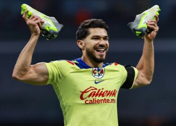 HENRY MARTÍN: SU SUEÑO DE PERMANECER EN EL AMÉRICA CHOCANDO CON EL SILENCIO DE LA DIRECTIVA