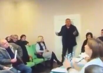 CONCEJAL UCRAINO DESATA CAOS EN PLENO MUNICIPAL: DETONA GRANADAS Y DEJA TRAS DE SÍ UN RASTRO DE HORROR