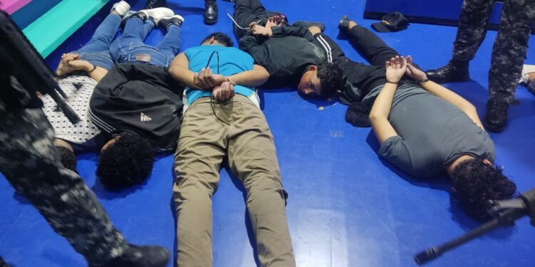 TOMAN MALANDROS TELEVISORA EN ECUADOR 1 TOMAN MALANDROS TELEVISORA EN ECUADOR