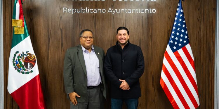 SOSTIENEN REUNIÓN ALCALDE RAÚL CANTÚ Y EL CÓNSUL ROGER RIGAUD