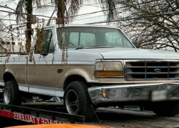 ATROPELLA A TRES NIÑOS AL SALIR DE LA ESCUELA