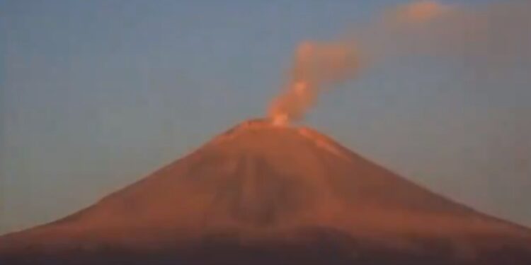 ¡VIVA AEROBUS DETIENE SUS VUELOS EN PUEBLA ANTE LA IMPARABLE CAÍDA DE CENIZA DEL POPOCATÉPETL! 1 ¡VIVA AEROBUS DETIENE SUS VUELOS EN PUEBLA ANTE LA IMPARABLE CAÍDA DE CENIZA DEL POPOCATÉPETL!