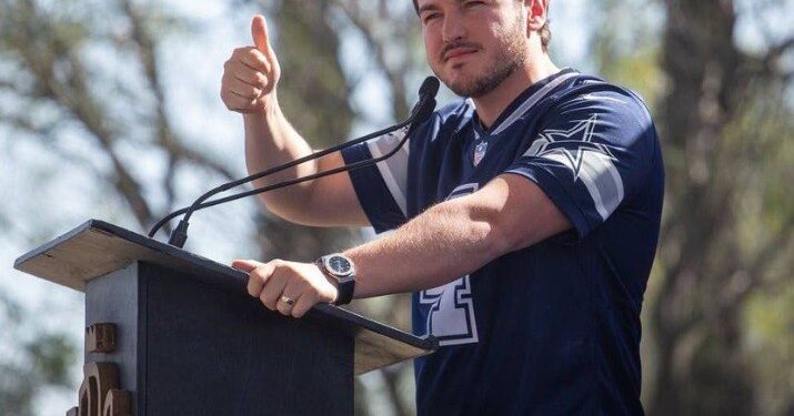 BOMBEA EL CUCHILLO 2 EL DOBLE DE AGUA 1 BOMBEA EL CUCHILLO 2 EL DOBLE DE AGUA