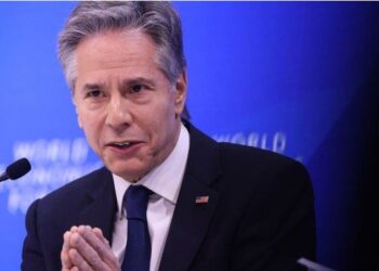 ANTONY BLINKEN, SECRETARIO DE ESTADO DE EE. UU., ATRAPADO EN SU VIAJE DE REGRESO: FALLO CRÍTICO EN SU AVIÓN DURANTE EL FORO DE DAVOS