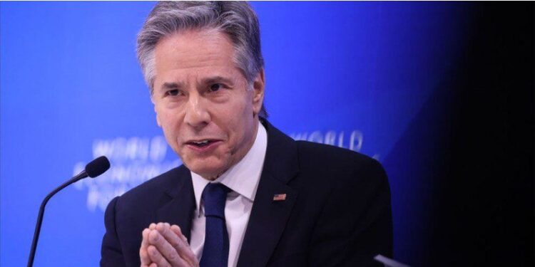 ANTONY BLINKEN, SECRETARIO DE ESTADO DE EE. UU., ATRAPADO EN SU VIAJE DE REGRESO: FALLO CRÍTICO EN SU AVIÓN DURANTE EL FORO DE DAVOS