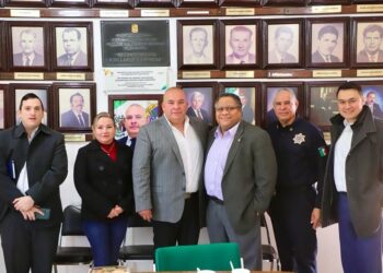 ESTRECHAN LAZOS EL CARMEN Y EU