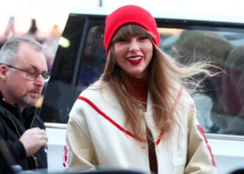ABUCHEAN A TAYLOR SWIFT EN EL ENCUENTRO DE TRAVIS KELCE EN LA NFL