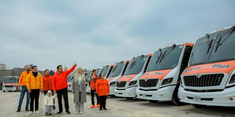 PRESENTA NAVA NUEVA FLOTILLA DE 'SANTA BUS' GRATUITO PARA ESTUDIANTES 1 PRESENTA NAVA NUEVA FLOTILLA DE ‘SANTA BUS’ GRATUITO PARA ESTUDIANTES