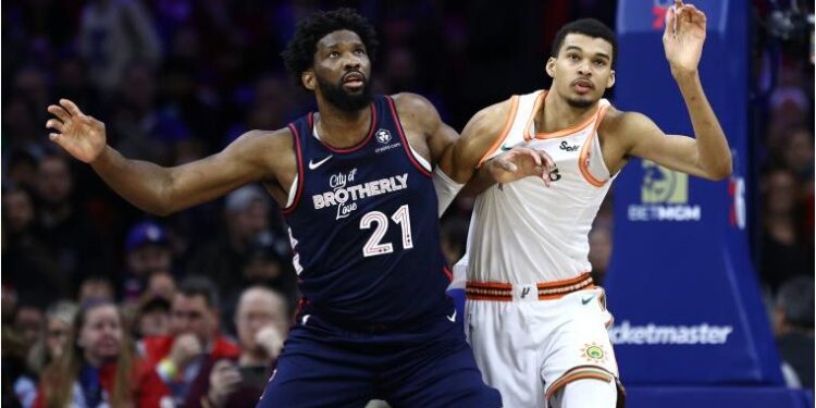 HISTÓRICA NOCHE EN LA NBA: JOEL EMBIID BRILLA CON 70 PUNTOS Y ROMPE RÉCORD DE MEDIO SIGLO ANTE LOS SPURS