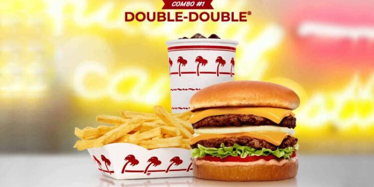 EXPECTACIÓN EN ASCENSO: INAUGURACIÓN DE IN-N-OUT BURGER EN COYOACÁN, CIUDAD DE MÉXICO 1 EXPECTACIÓN EN ASCENSO: INAUGURACIÓN DE IN-N-OUT BURGER EN COYOACÁN, CIUDAD DE MÉXICO