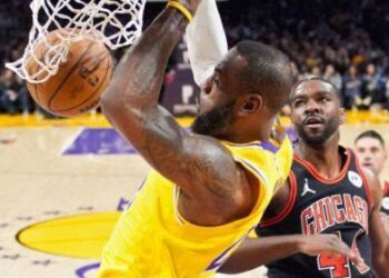 LEBRON Y RUSSELL LIDERAN A LOS LAKERS EN TRIUNFO SOBRE LOS BULLS 141-132 EN UNA NOCHE ESTELAR