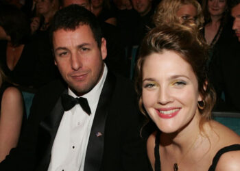 DREW BARRYMORE SE EMOCIONA HASTA LAS LÁGRIMAS AL VER “LA MEJOR DE MIS BODAS” CON ADAM SANDLER