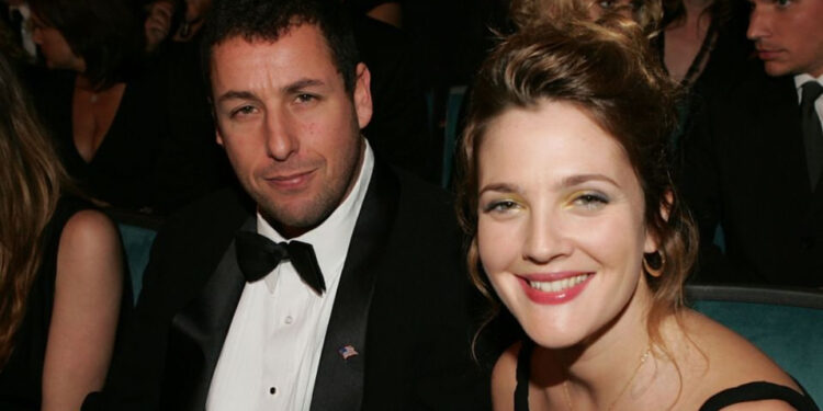 DREW BARRYMORE SE EMOCIONA HASTA LAS LÁGRIMAS AL VER "LA MEJOR DE MIS BODAS" CON ADAM SANDLER 1 DREW BARRYMORE SE EMOCIONA HASTA LAS LÁGRIMAS AL VER “LA MEJOR DE MIS BODAS” CON ADAM SANDLER