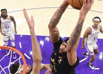 LOS LAKERS ROMPEN SU MALA RACHA CON UNA IMPORTANTE VICTORIA SOBRE OKLAHOMA CITY THUNDER