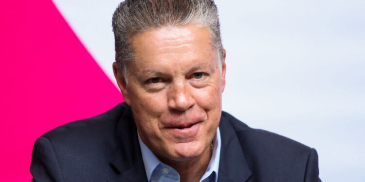 RICARDO PELÁEZ REGRESA A ESPN PARA REFORZAR LA COBERTURA DEPORTIVA