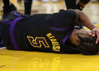 CAM REDDISH DE LOS LAKERS SE PERDERÁ AL MENOS DOS SEMANAS POR ESGUINCE DE TOBILLO
