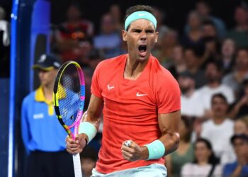 RAFAEL NADAL IMPONE SU DOMINIO TRAS 349 DÍAS DE AUSENCIA: UN RETORNO TRIUNFAL Y EMOCIONANTE AL TENIS DE ÉLITE