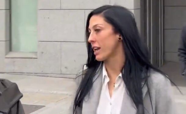 ESCÁNDALO EN EL FÚTBOL: JENNI HERMOSO RATIFICA ANTE EL JUEZ EL BESO NO CONSENTIDO DE RUBIALES Y APUNTA AL JUICIO 1 ESCÁNDALO EN EL FÚTBOL: JENNI HERMOSO RATIFICA ANTE EL JUEZ EL BESO NO CONSENTIDO DE RUBIALES Y APUNTA AL JUICIO
