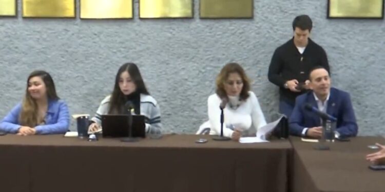 PATEA CONGRESO EL BOTE EN SANCIÓN A ‘BRONCOFIRMAS’