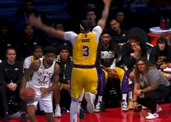 NOCHE DE CONTRASTES: LAKERS TROPIEZAN EN CASA, CLIPPERS IMPARABLES Y OTRAS HISTORIAS DESTACADAS DE LA NBA