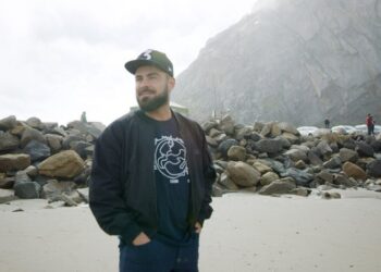 ¡ZAC EFRON DESVELA SUS INTIMIDADES: UN ROMÁNTICO BESO A LA LUZ DE LAS VELAS Y SU AMOR PLATÓNICO!