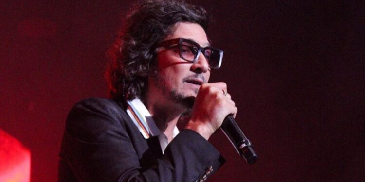 LEÓN LARREGUI EXPONE BRUTAL AGRESIÓN Y DISCRIMINACIÓN EN PARÍS