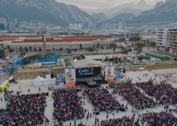 CELEBRAN DÍA DE REYES EN SANTA CON BELY Y BETO