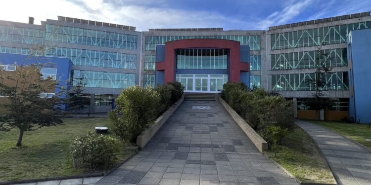 GRAVE DENUNCIA EN CORTE DE APELACIONES: ALUMNO DE ALMONDALE LOMAS INTENTA SUICIDARSE Y MADRE EXPONE FALTA DE ACCIÓN ANTE BULLYING 1 GRAVE DENUNCIA EN CORTE DE APELACIONES: ALUMNO DE ALMONDALE LOMAS INTENTA SUICIDARSE Y MADRE EXPONE FALTA DE ACCIÓN ANTE BULLYING