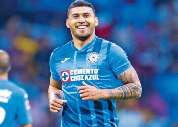 JUAN ESCOBAR EN EL OJO DEL HURACÁN: ¿QUEDARSE EN CRUZ AZUL O DAR EL SALTO A EUROPA?