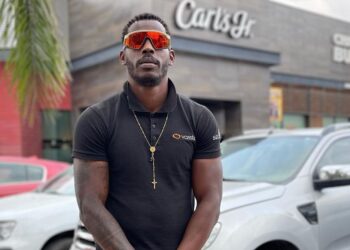 SE HACE VIRAL GUARDIA CUBANO DE CARLS JR