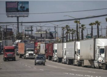 TRANSPORTISTAS MANTIENEN EL PARO NACIONAL A PESAR DE LOS ANUNCIOS DEL GOBIERNO